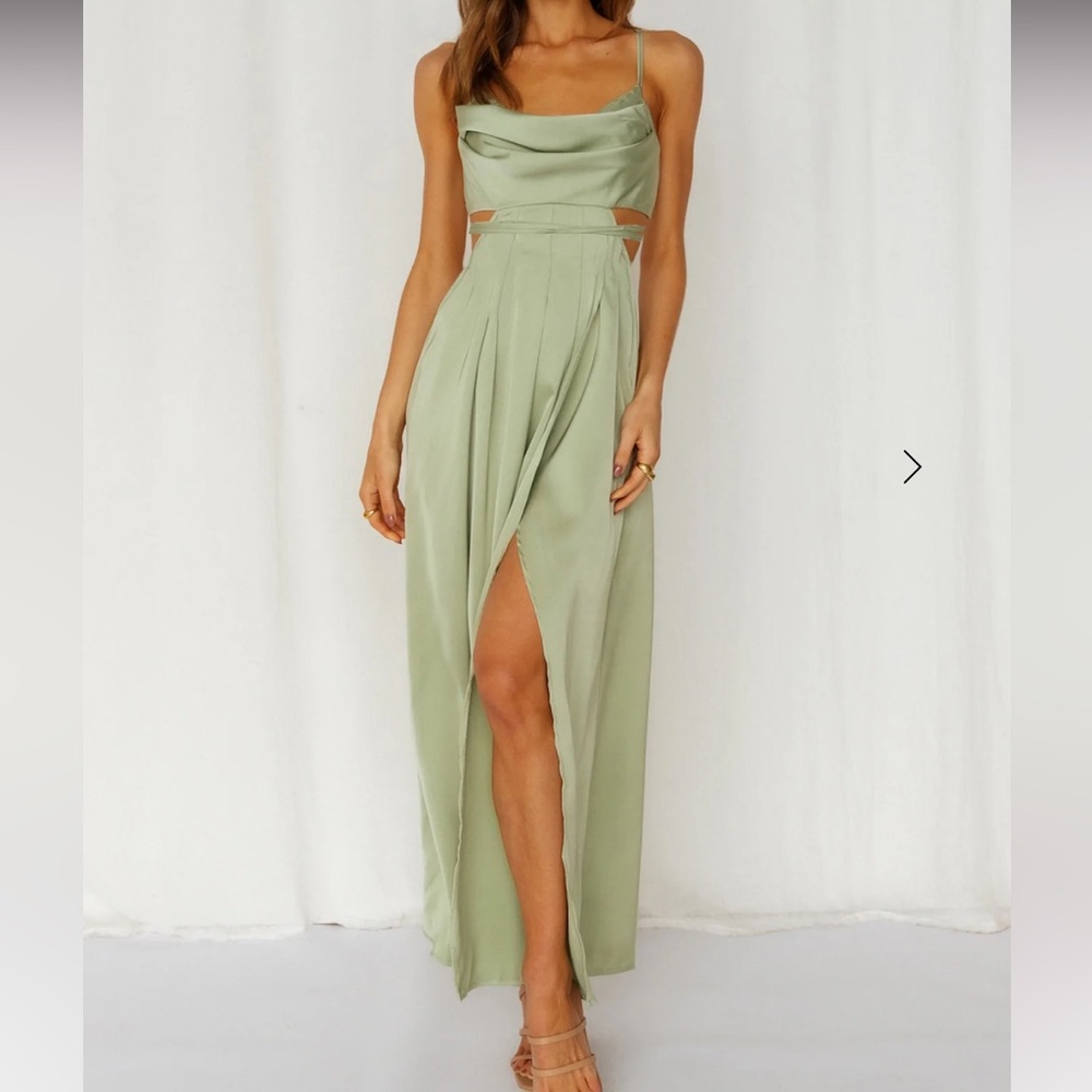 Elegant Green Sleeveless Dress